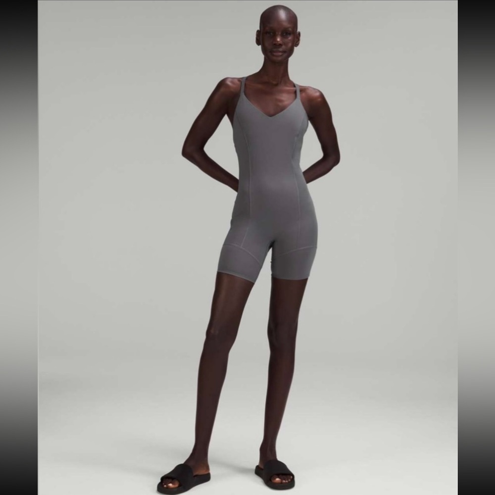 NWT Lululemon Lab Nulux and Mesh One-Piece 8" in ANCHOR